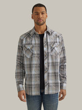 Cargar imagen en el visor de la galería, Men&#39;s Wrangler Retro Long Sleeve Sawtooth Snap Shirt 44302
