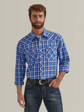 Cargar imagen en el visor de la galería, Men&#39;s Wrangler Retro Long Sleeve Swatooth Snap Shirt 44303
