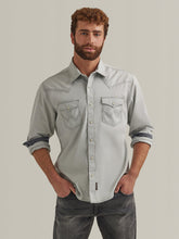 Cargar imagen en el visor de la galería, Men&#39;s Wrangler Retro Premium Long Sleeve Shirt 44544
