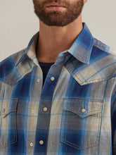 Cargar imagen en el visor de la galería, Men&#39;s Wrangler Retro Premium Long Sleeve Shirt 44559
