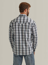 Cargar imagen en el visor de la galería, Men&#39;s Wrangler Retro Premium Long Sleeve Shirt 44562
