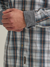 Cargar imagen en el visor de la galería, Men&#39;s Wrangler Retro Premium Long Sleeve Shirt 44562
