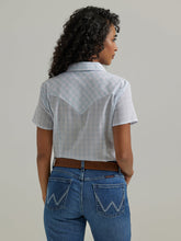 Cargar imagen en el visor de la galería, Women&#39;s Wrangler Essential Plaid Short Sleeve Snap Shirt 44645
