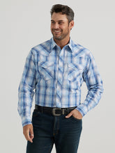 Cargar imagen en el visor de la galería, Men&#39;s Wrangler 20x Competition Advanced Comfort Long Sleeve Snap Shirt 44707
