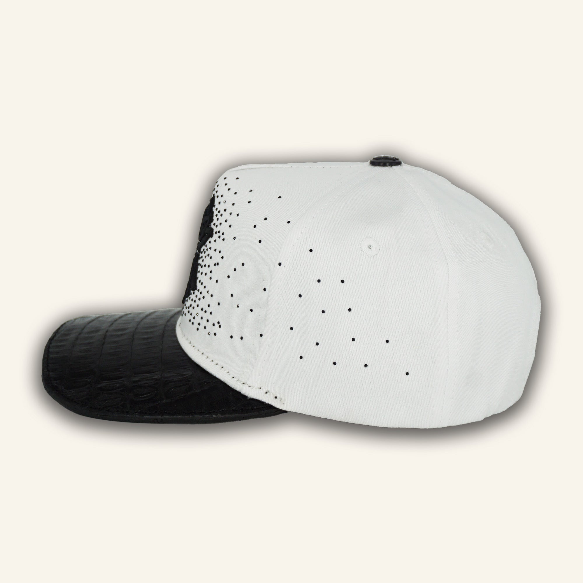 Bigg Boss AMR 4 Letras White / Caiman Black Hat