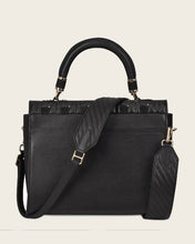 Cargar imagen en el visor de la galería, Cuadra Stingray Black Handbag
