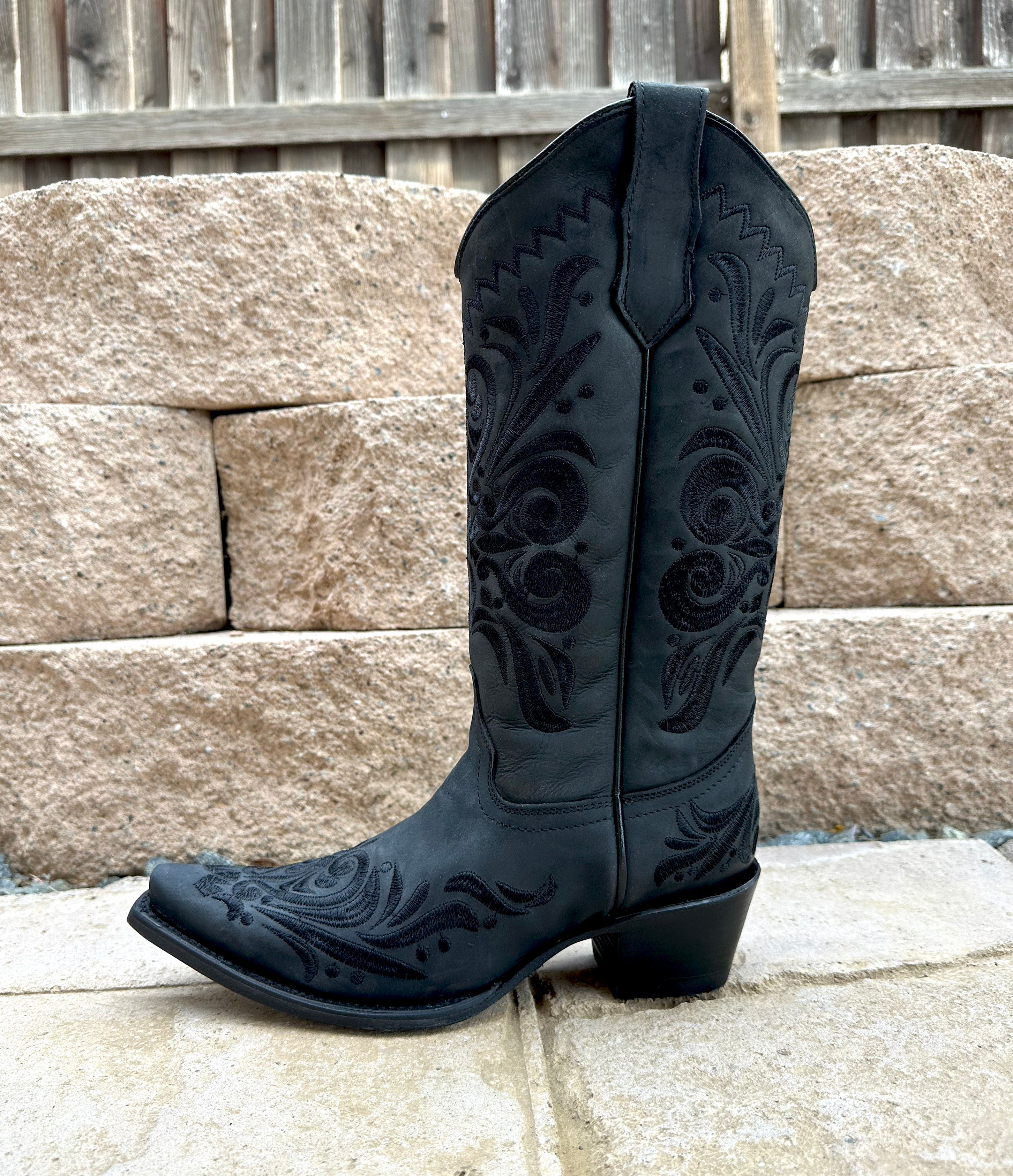 Circle G Women’s Snip Toe Boots - Black  L5433