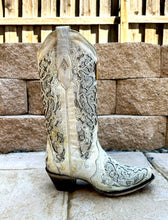 Cargar imagen en el visor de la galería, Corral Women&#39;s Snip Toe Boots A3322 - White Glitter Inlay &amp; Crystals
