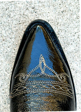 Cargar imagen en el visor de la galería, Corral Women&#39;s Pointed ToeBoots Z5104 Patent Leather Embroidery - Black

