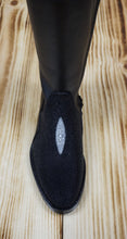 Cargar imagen en el visor de la galería, Cuadra Women&#39;s Stingray/Cowhide Boot 98TMTTS - Black

