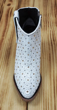 Cargar imagen en el visor de la galería, Cuadra Women&#39;s Round Toe Ankle Boot 3F65RS - Barcelona Blanco
