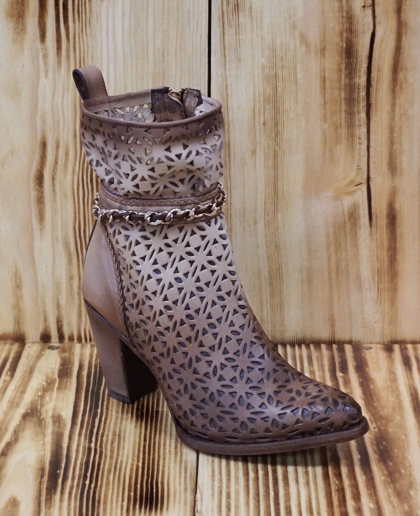 Cuadra Women's Honey Cut Out & Harness Round Toe Ankle Boot CU572 - Degradado Miel