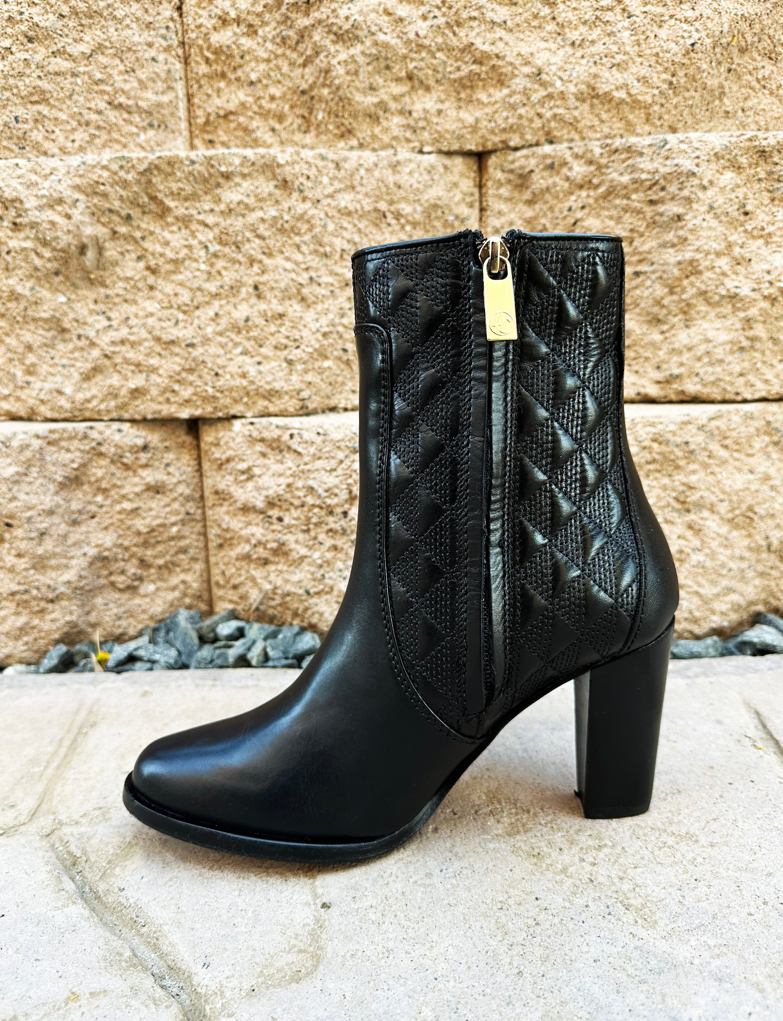 Women's Cuadra Short Boot Calf / Ternera Inca FC582 - Black