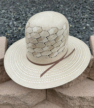 Cargar imagen en el visor de la galería, Stone 300x Diamante Open Crown Straw Hat
