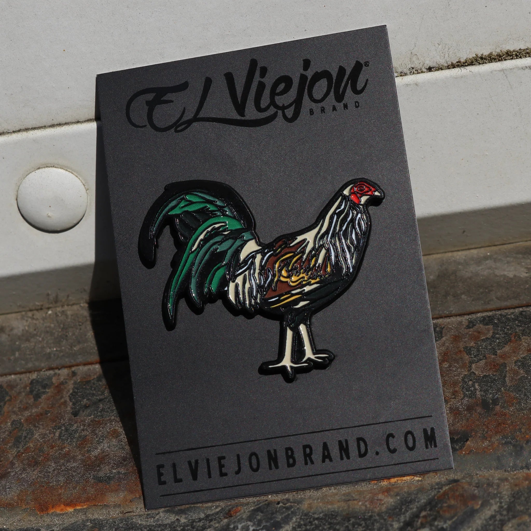 El Viejon Brand Gallo Giro Pin