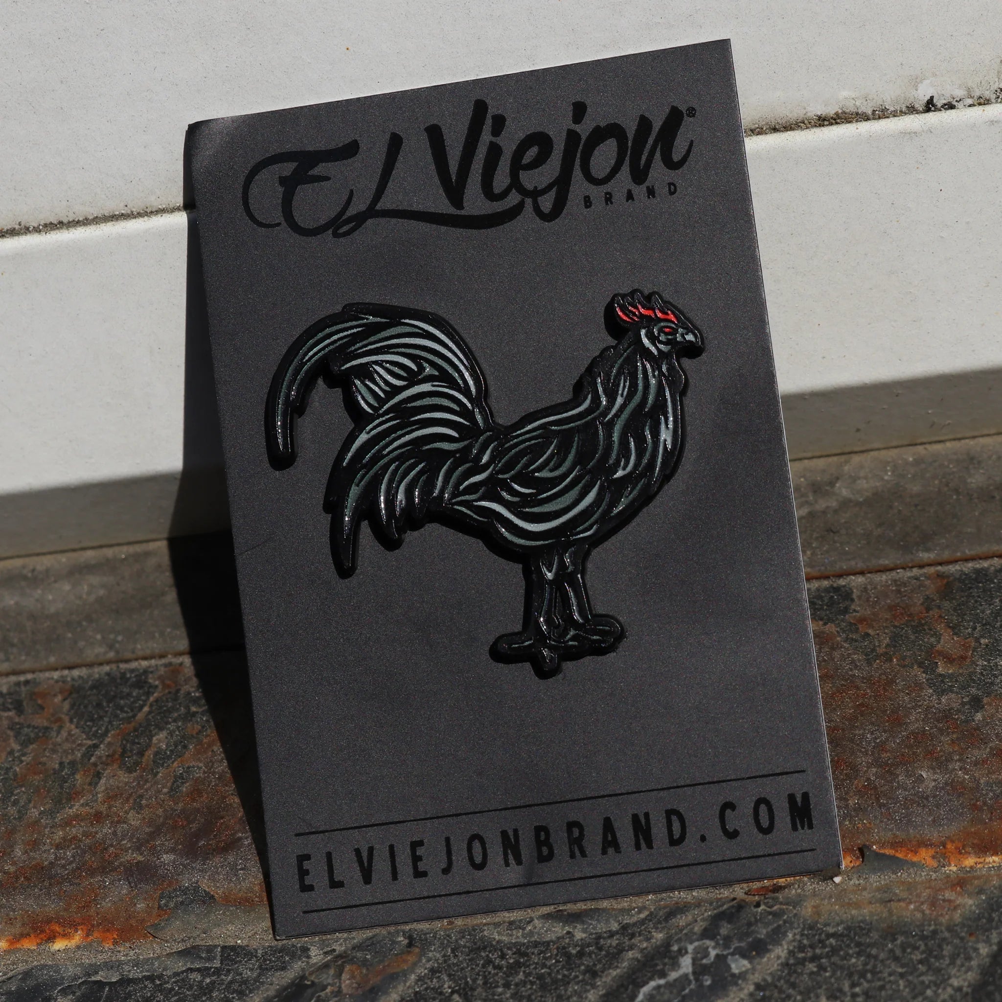 El Viejon Brand Gallo Negro Pin
