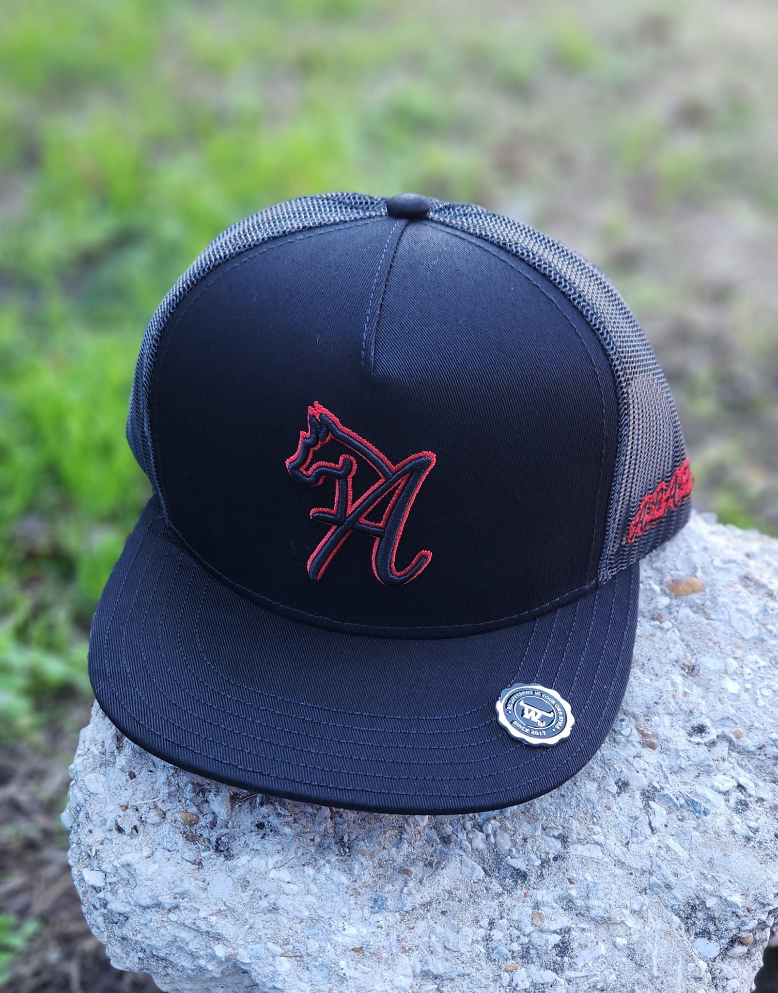 Western Texas Alazan Black/Red Hat
