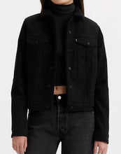 Cargar imagen en el visor de la galería, Levi&#39;s Women&#39;s Original Sherpa Trucker Jacket 0020 - Black
