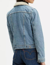 Load image into Gallery viewer, Levi&#39;s Women&#39;s Original Sherpa Trucker Jacket 0000 - Medium Wash
