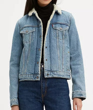 Load image into Gallery viewer, Levi&#39;s Women&#39;s Original Sherpa Trucker Jacket 0000 - Medium Wash
